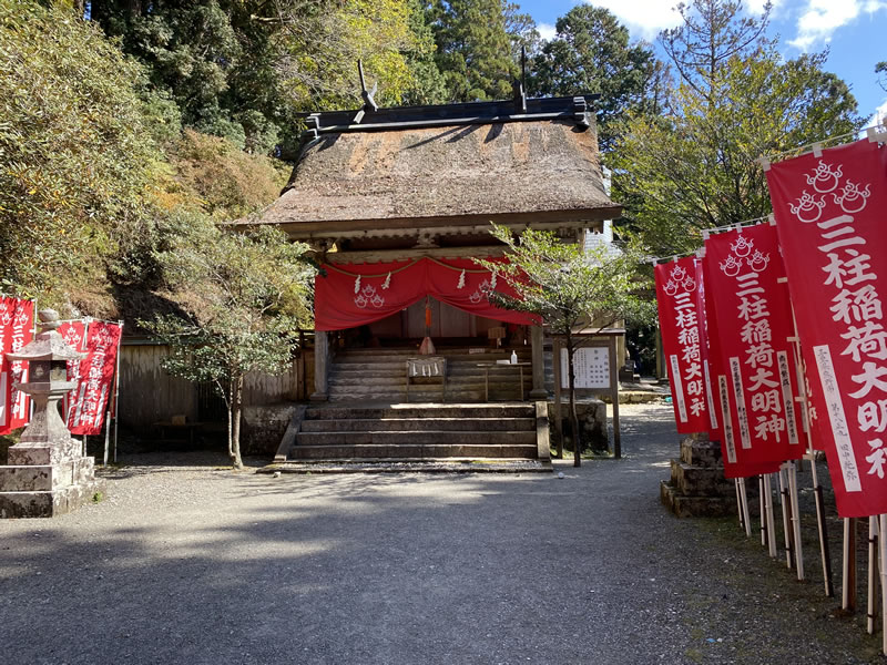 三柱神社 別名稲荷社の写真