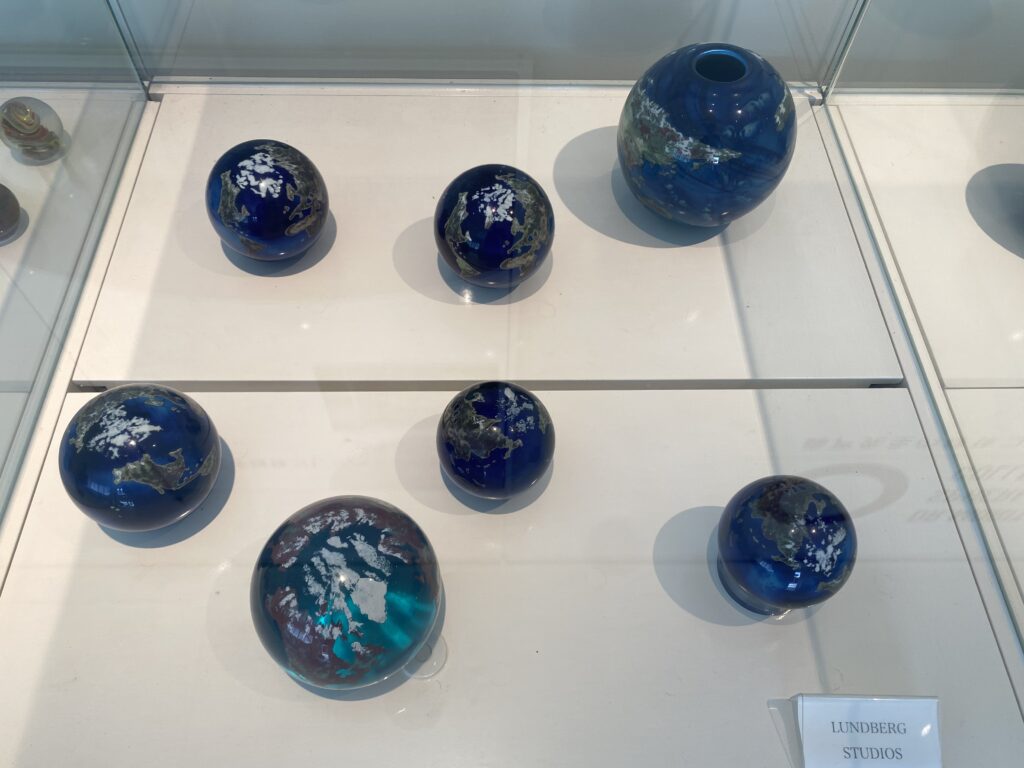 きれいな模様の入ったガラスボール