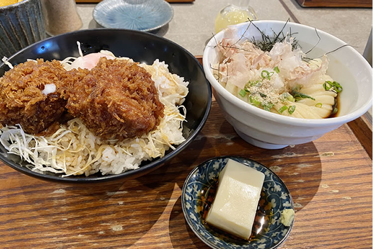 和泉中央のうどん店「僕とうどんとカツオだし」に行ってきた！