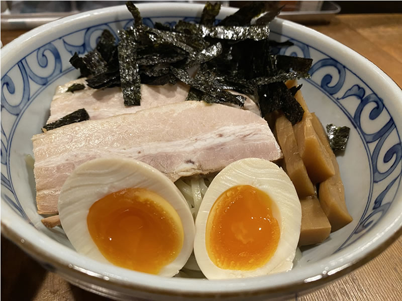 平打麺+チャーシュー、メンマ、味玉、海苔