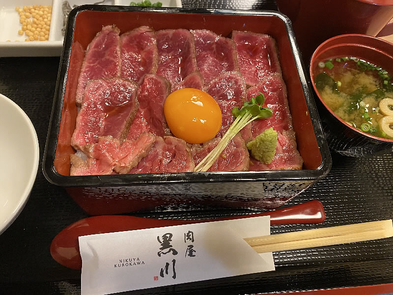 肉屋黒川 奈良店　ステーキ重　卵黄トッピング