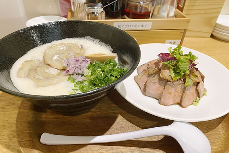 フレンチシェフが作るラーメン屋として話題の「くろす」に行ってきた！！