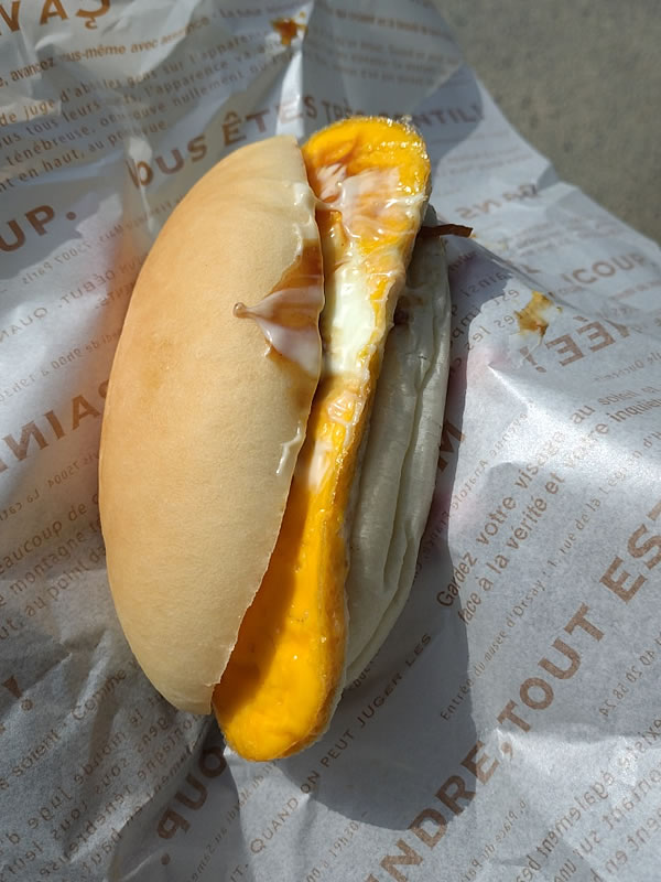 勝谷菓子パン舗の広島お好み焼きパンの画像