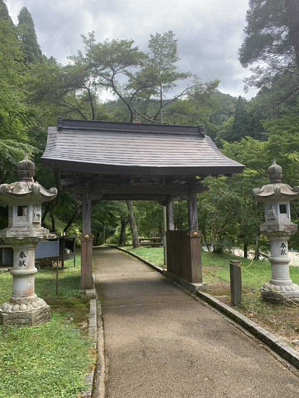 原不動滝と原不動尊