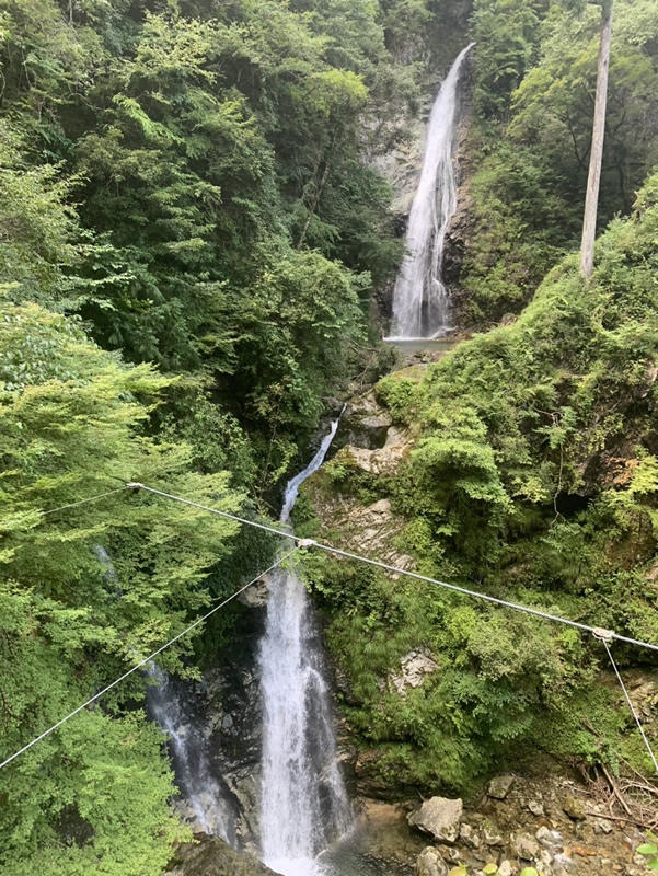 原不動滝と原不動尊