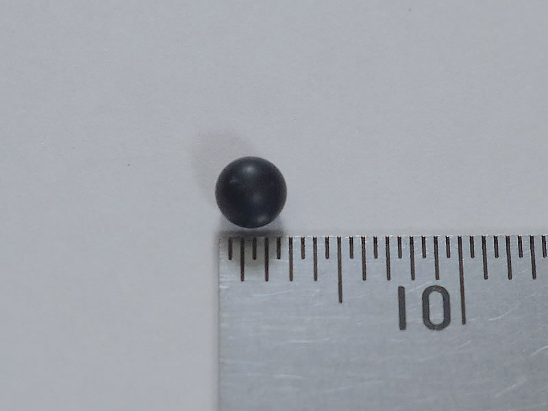 グラファイト(黒鉛)球の加工後の画像