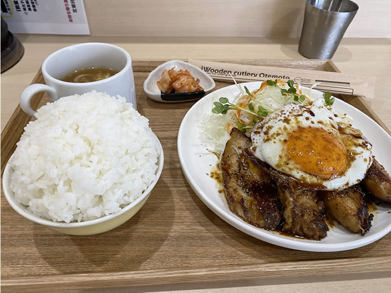 チャーシューエッグ定食 米騒動