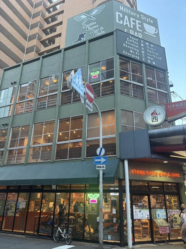 エアガンを撃てるバー「strike force bar and cafe」