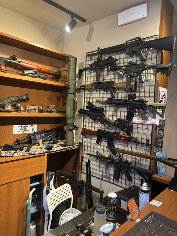 エアガンを撃てるバー「strike force bar and cafe」