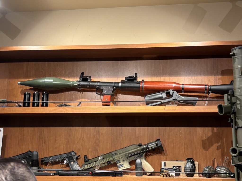 エアガンを撃てるバー「strike force bar and cafe」