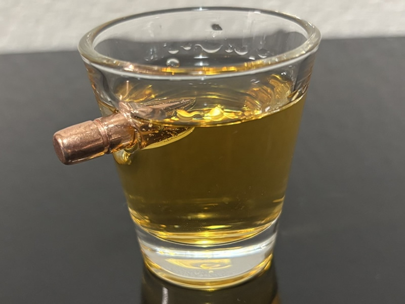 エアガンを撃てるバー「strike force bar and cafe」