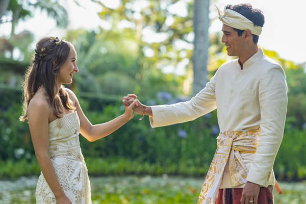 チケット・トゥ・パラダイスでのジョージ・クルーニーとジュリア・ロバーツ