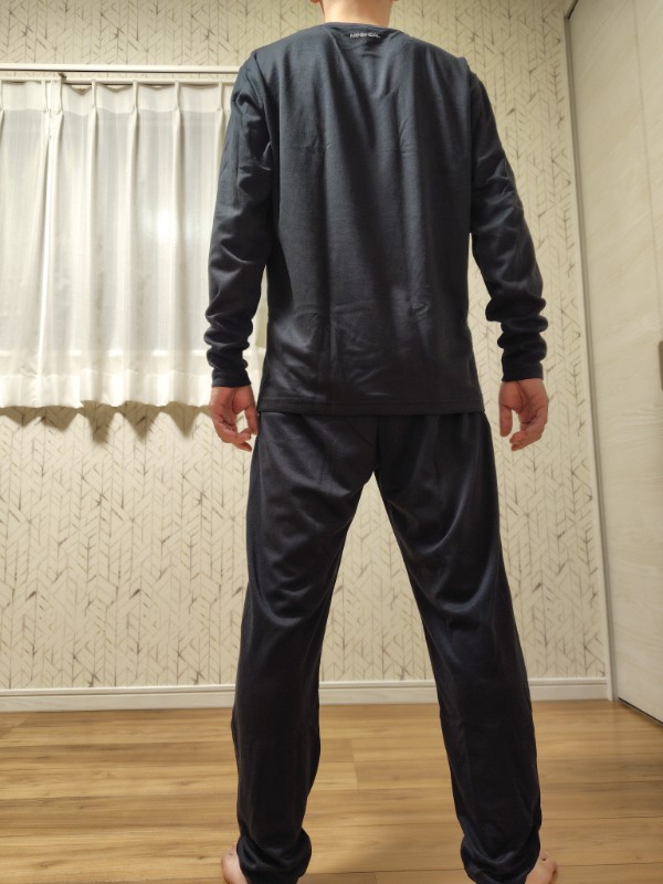 メディヒール®ルームウェア上下 着用 後ろ向き