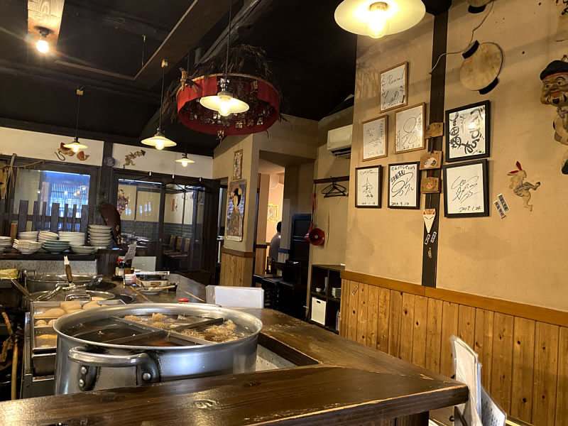 伏見のおでん専門店べんがらやの店内の画像