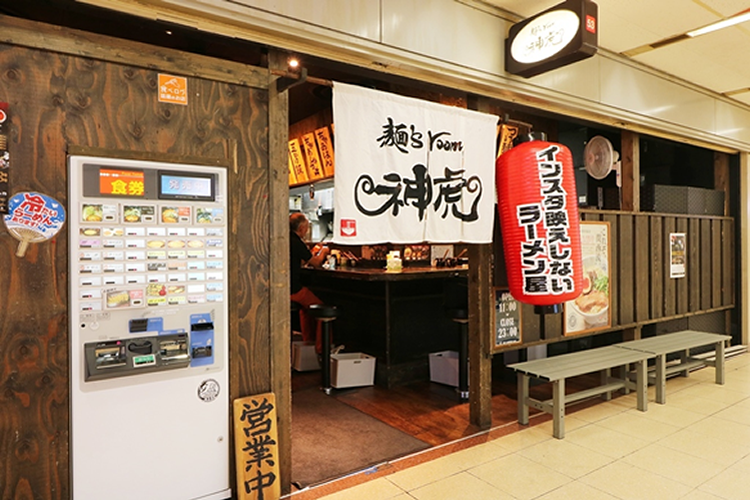 神虎らーめん　お店　外観