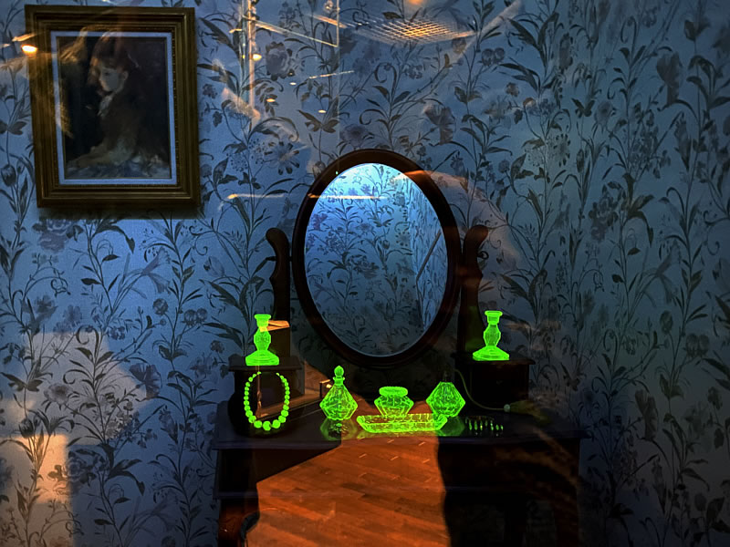 妖精の森ガラス美術館のウランガラスの作品の画像