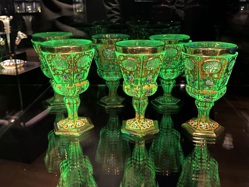 妖精の森ガラス美術館のウランガラスの作品の画像