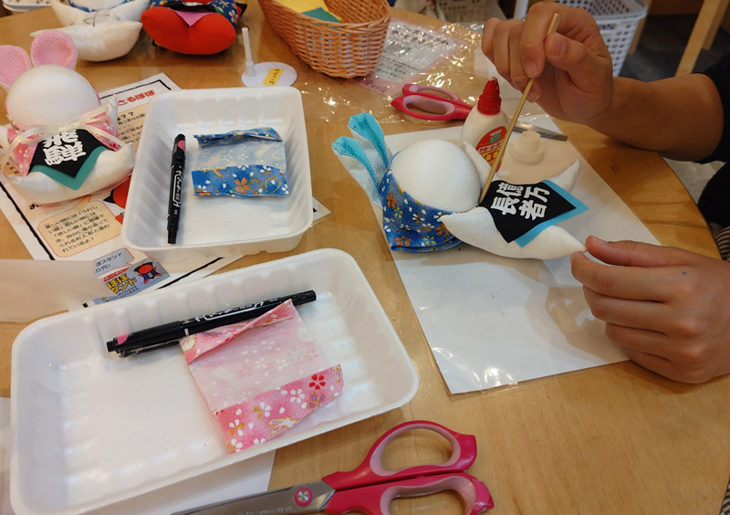 飛騨高山で福うさぎ作り