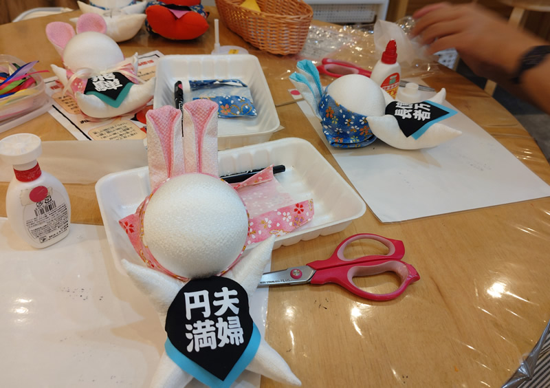 飛騨高山で福うさぎ作り
