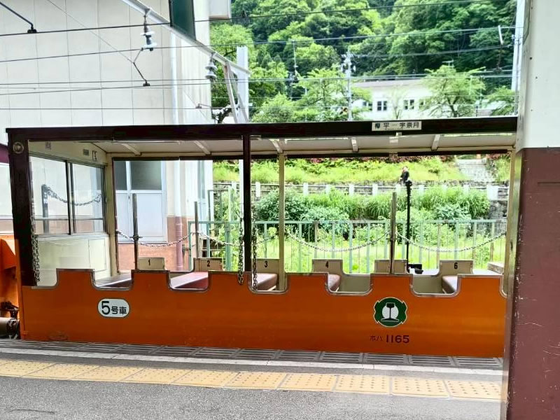 黒部峡谷トロッコ電車の普通客車の画像
