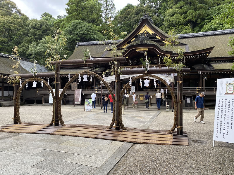 大神神社にある茅の輪の画像