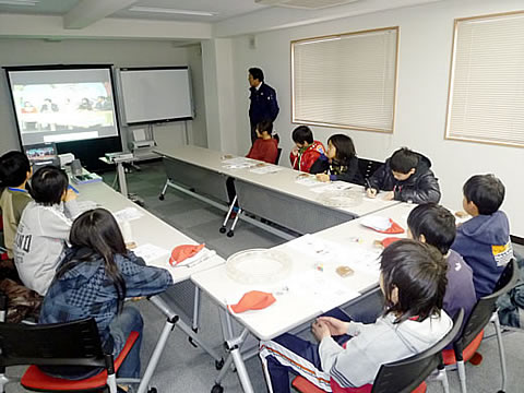 地元の小学校の子供達が工場見学に来ました