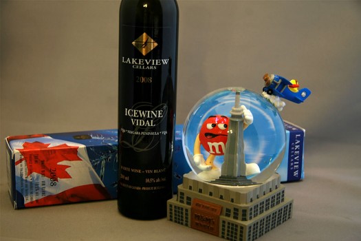 Snow GlobeとICE WINEのお土産