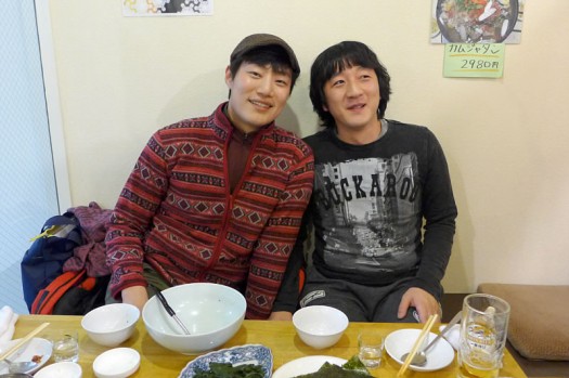 韓国食堂で若手俳優と遭遇…